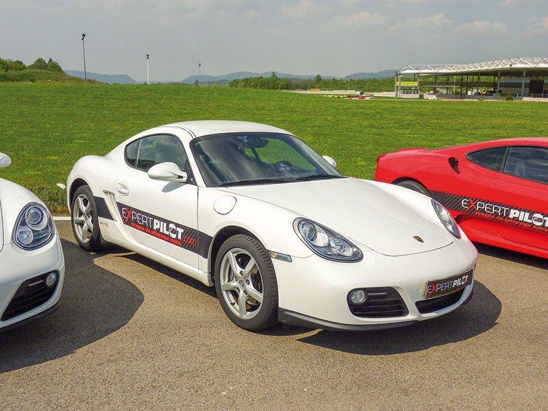 Smartbox  8 giri al volante di un'auto da corsa a scelta sul circuito francese del Geoparc - Cofanetto regalo 