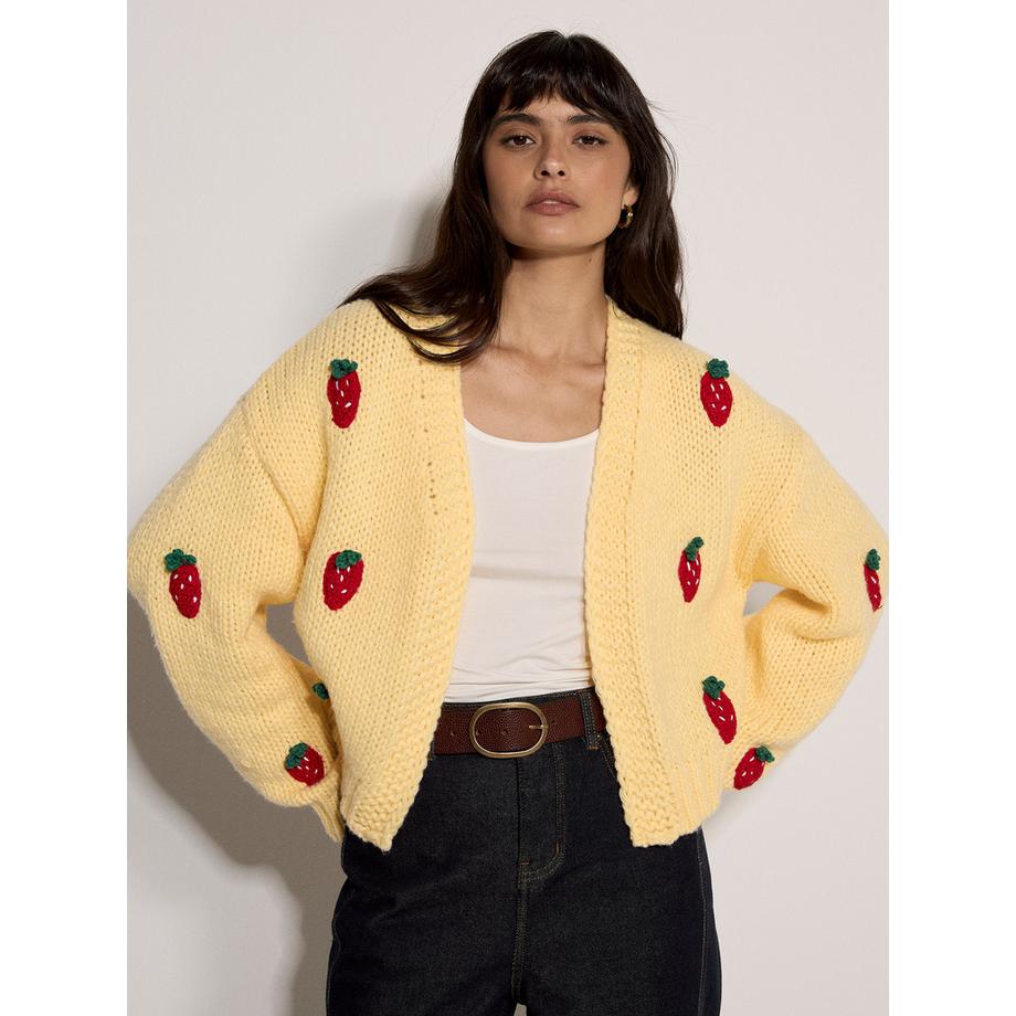 Grobe Strickjacke mit Erdbeermuster