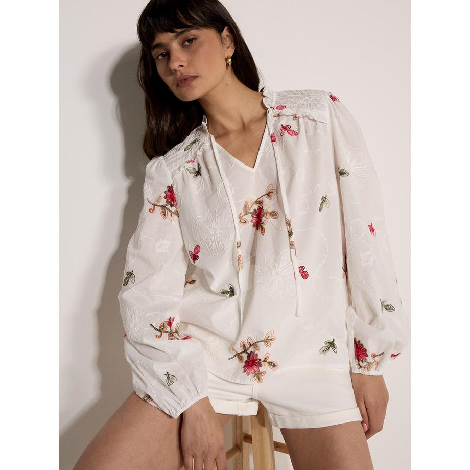 Bluse mit Blumenstickerei