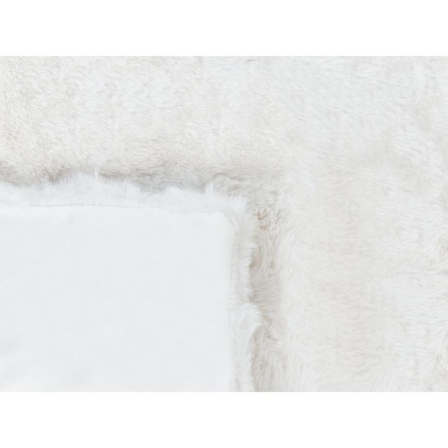 Beliani Salka Couverture Douillette Classique en Fausse Fourrure  