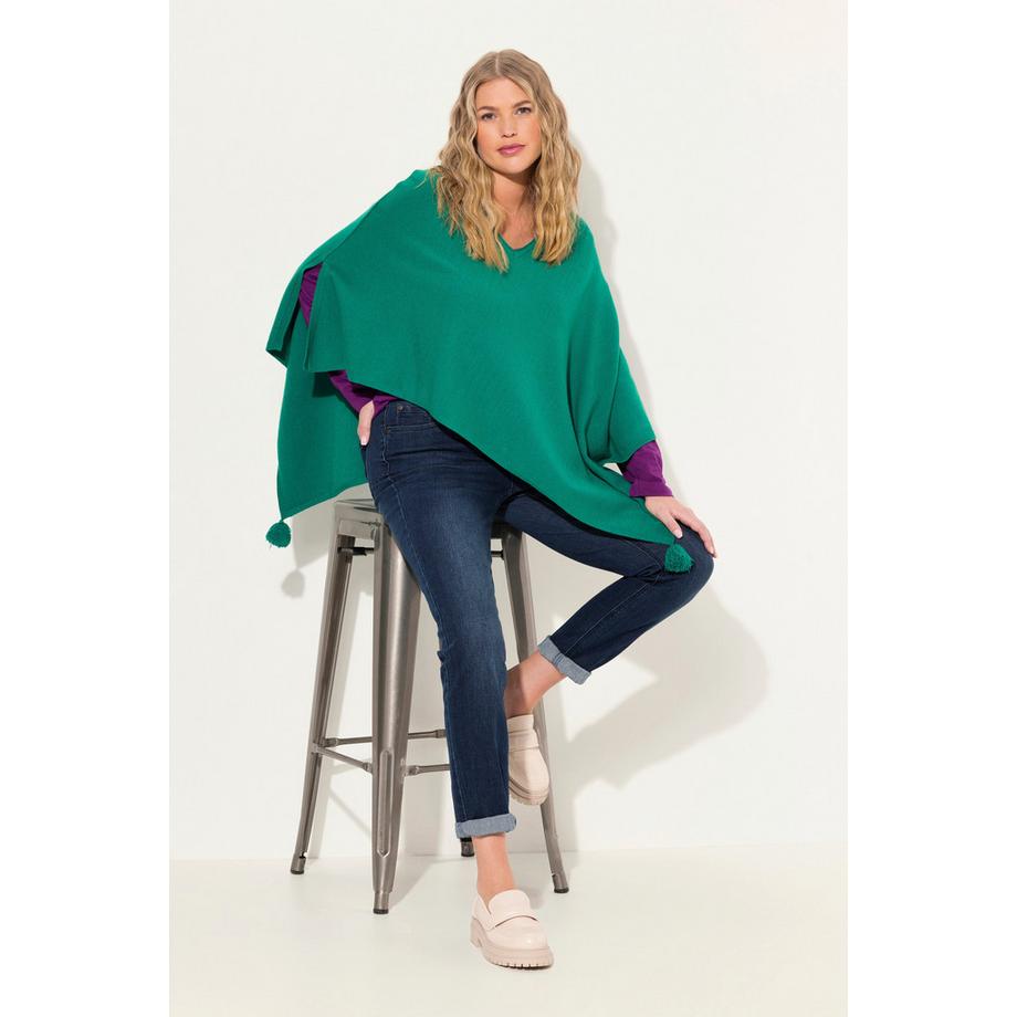 Ulla Popken Poncho en maille finition en pointe pompon col en V sans manches  