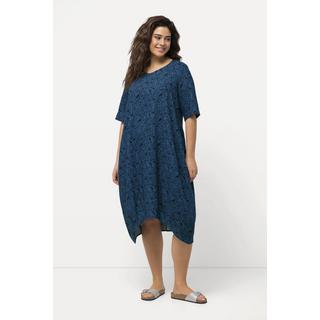 Ulla Popken  Robe oversized en lin mélangé à base courbée. Décolleté en V et manches courtes 