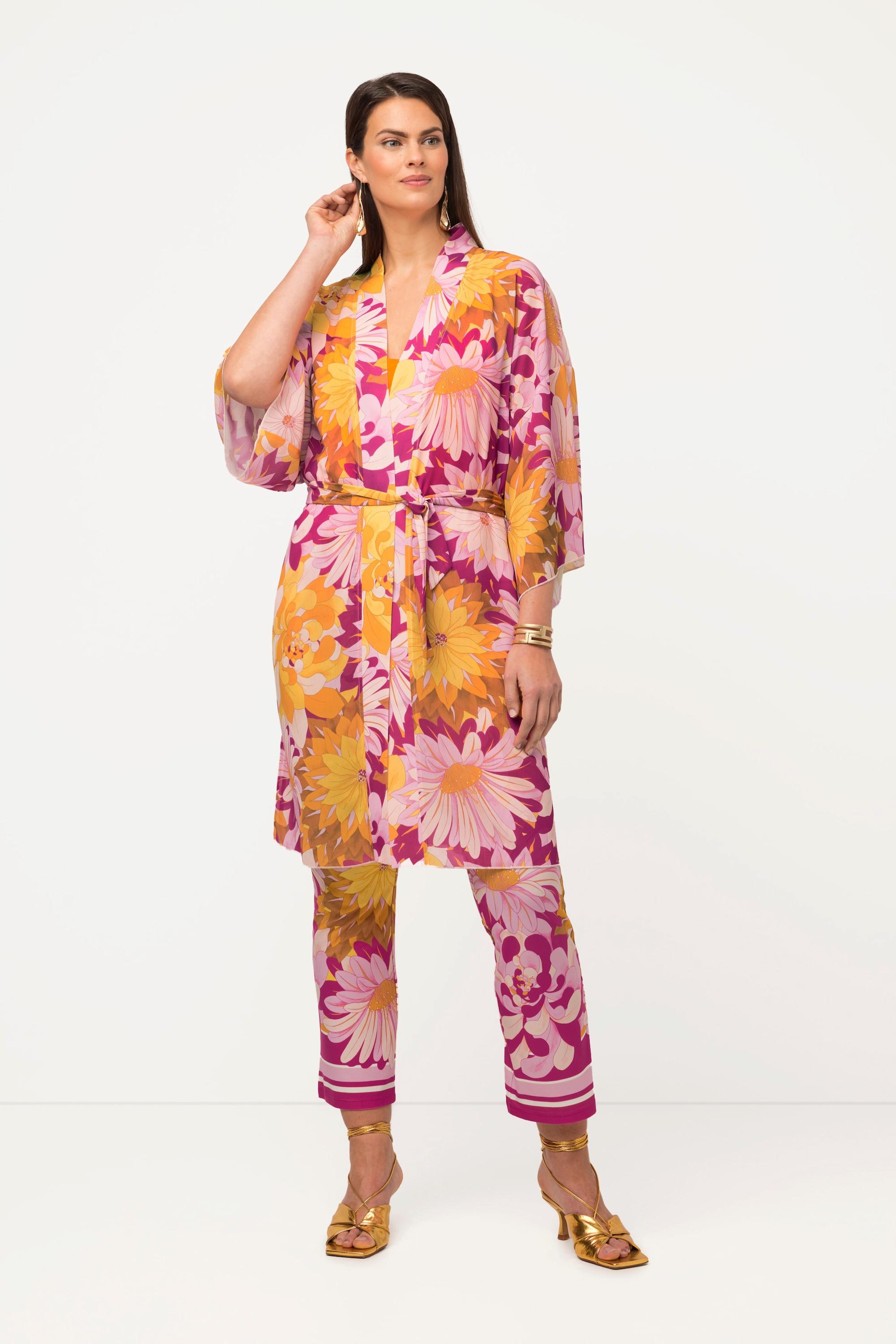 Ulla Popken  Kimono. Imprimé floral. Ceinture à nouer. Col châle et manches 3/4. 