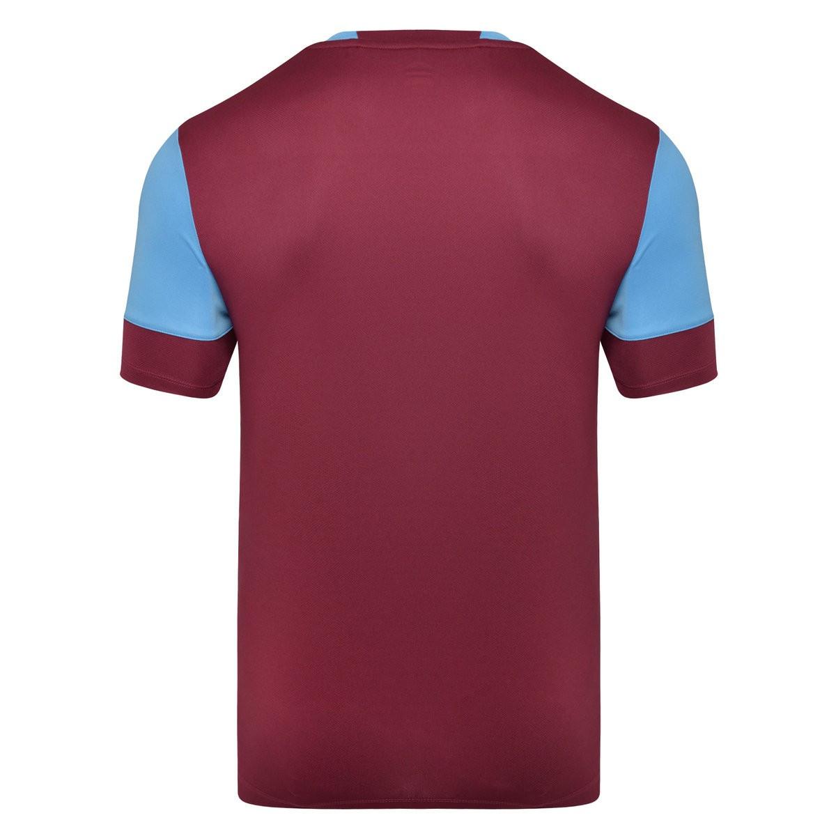 Umbro  Vier Trikot 