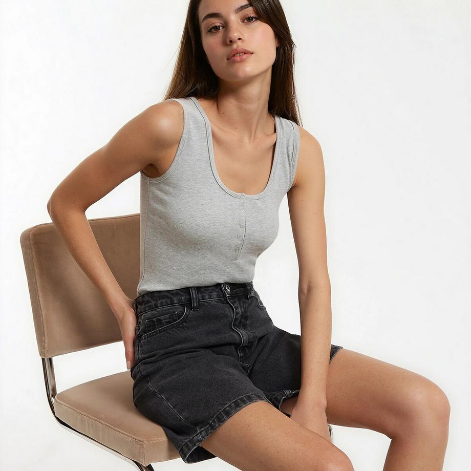 Tanktop mit tunesischem Kragen und breiten Trägern