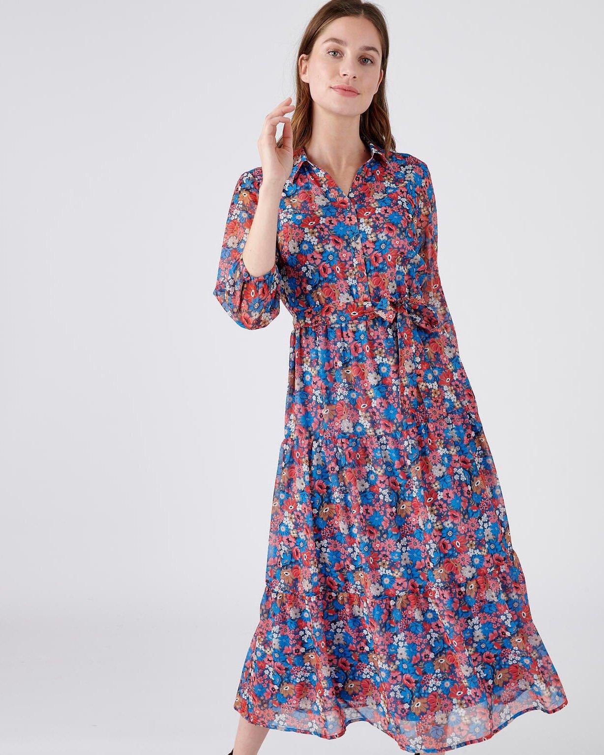 Damart  Robe longue fleurie en voile aérien et vaporeux. 