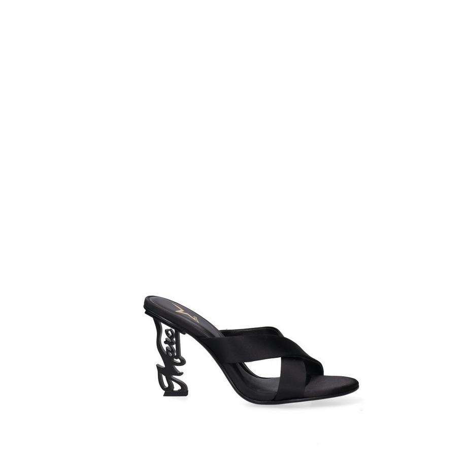 Schuh mit Absatz