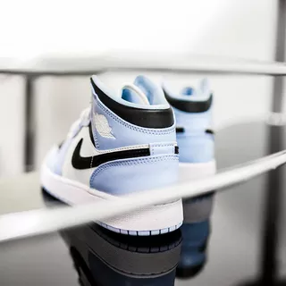 NIKE  Nike Air Jordan 1 - Mid Ice Blue 