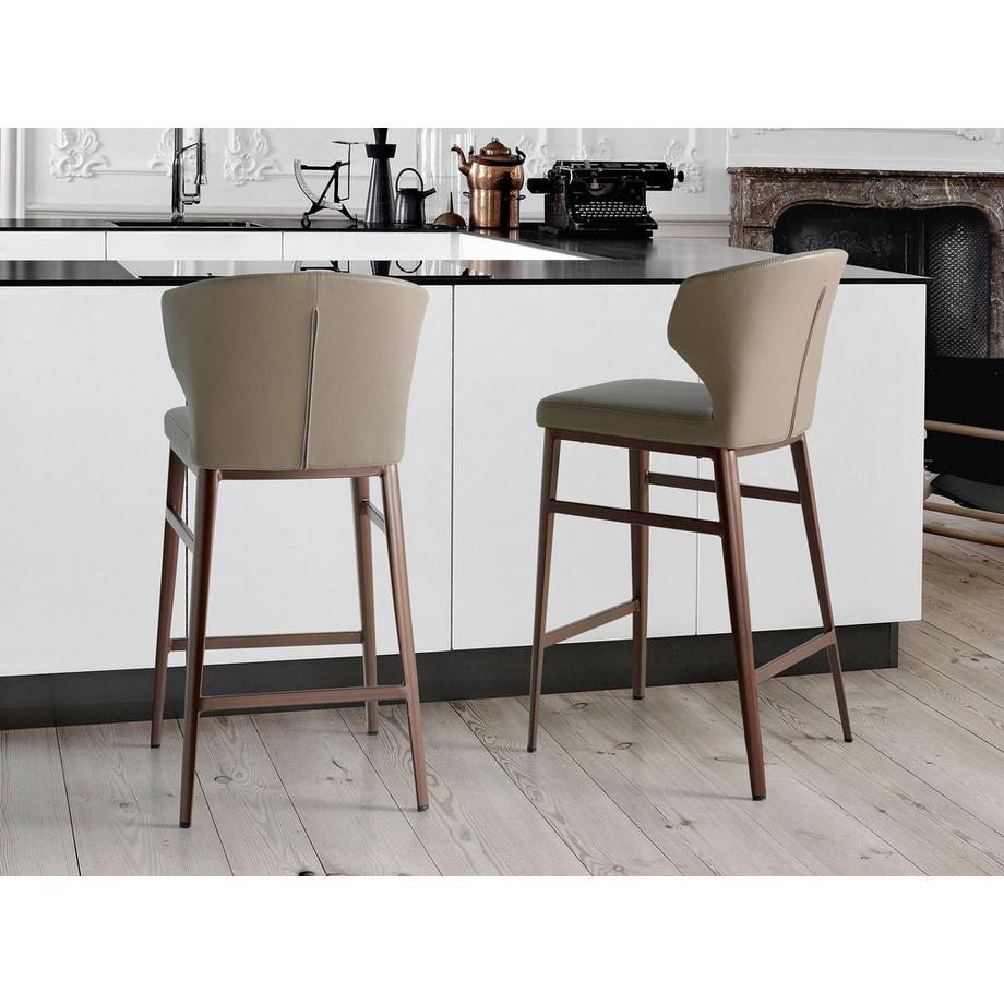 ANGEL CERDA Tabouret en similicuir vison foncé  