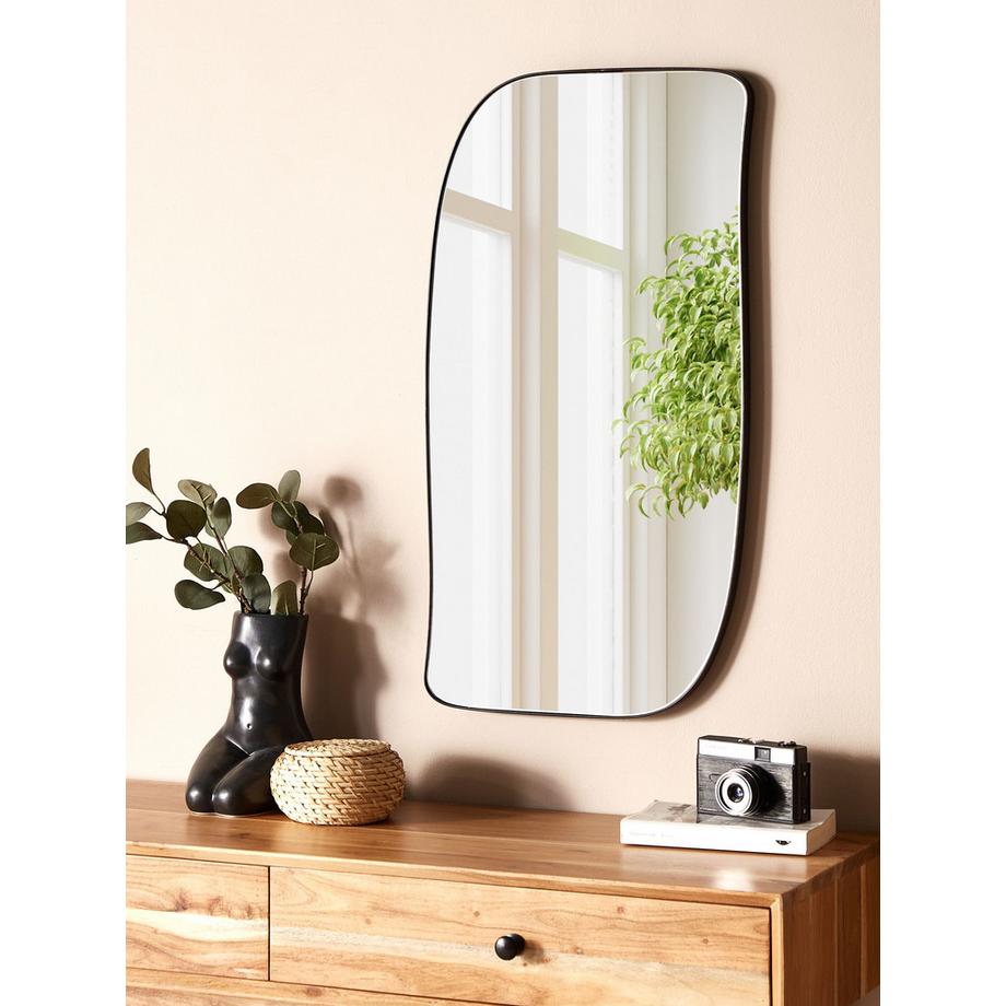 Beliani Wandspiegel aus Eisen Minimalistisch MONTCLUS  