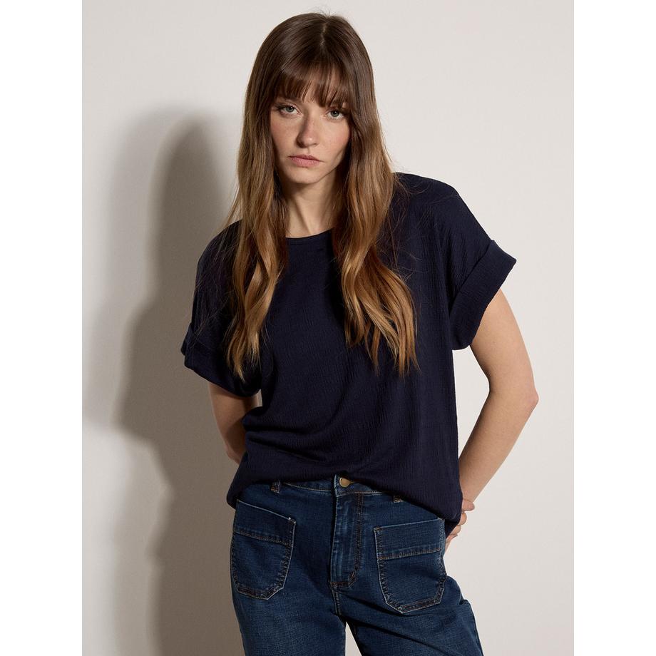 T-shirt texturé à boutons dans le dos