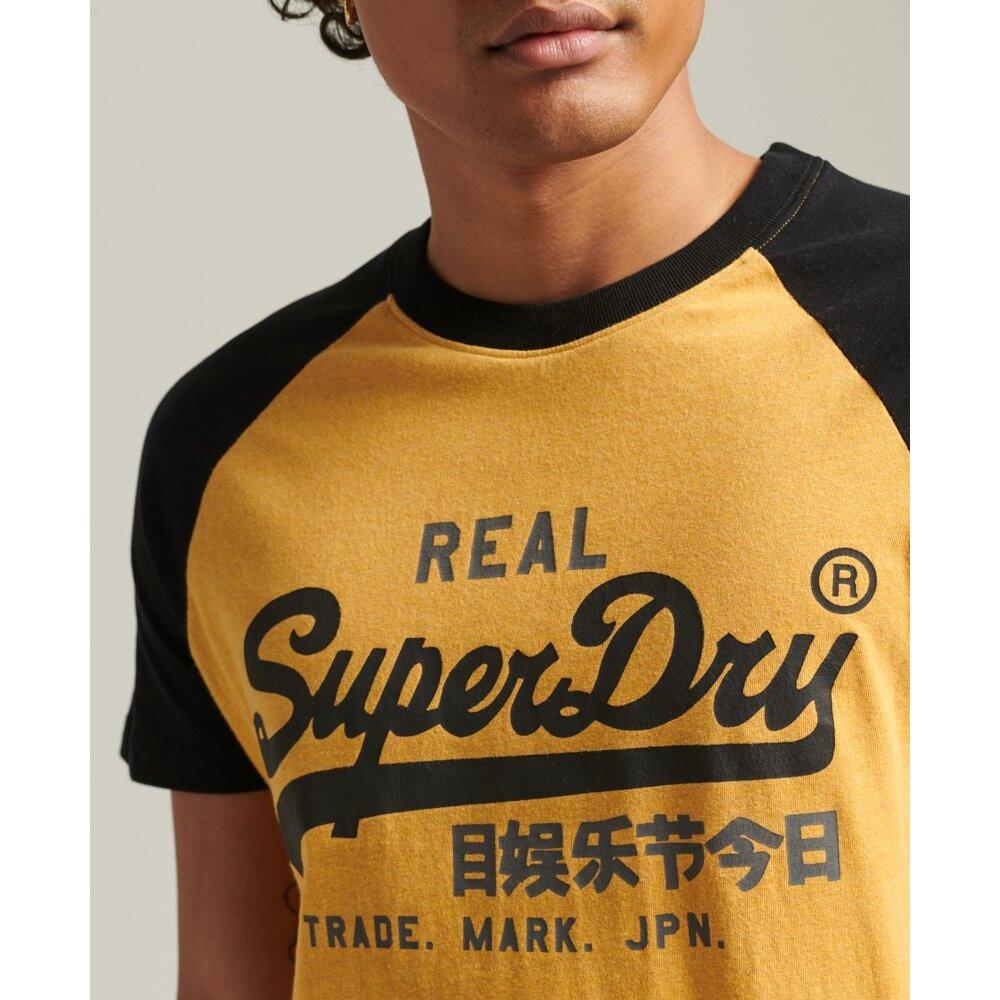 Superdry  T-shirt con maniche raglan in cotone biologico Superdry Vintage Logo 