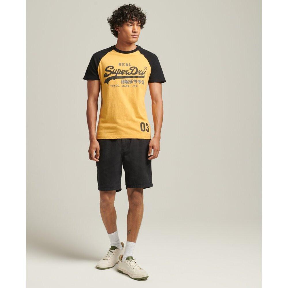 Superdry  T-shirt con maniche raglan in cotone biologico Superdry Vintage Logo 