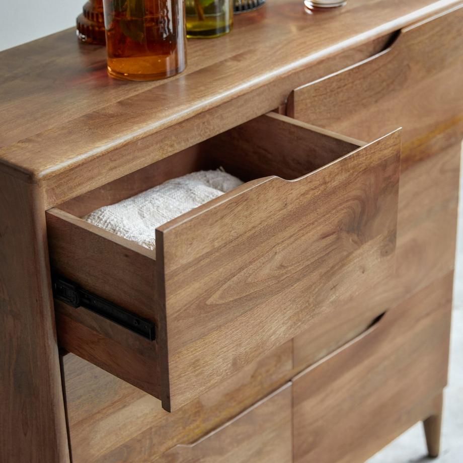 Tikamoon Wohnzimmerkommode aus massivem Mangoholz Gabrielle  