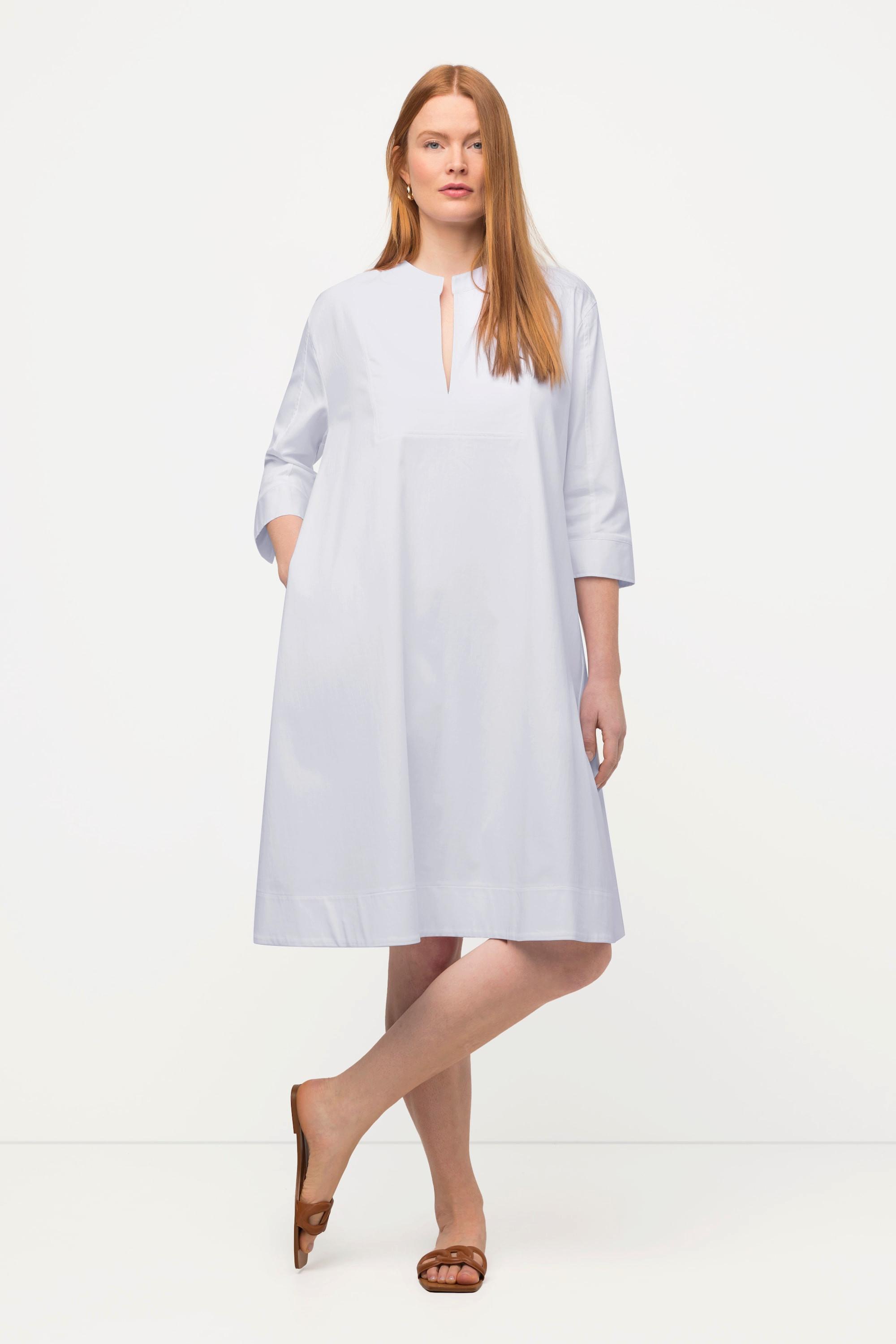 Ulla Popken  Robe avec poches. Silhouette en A. Col tunisien et manches 3/4. 