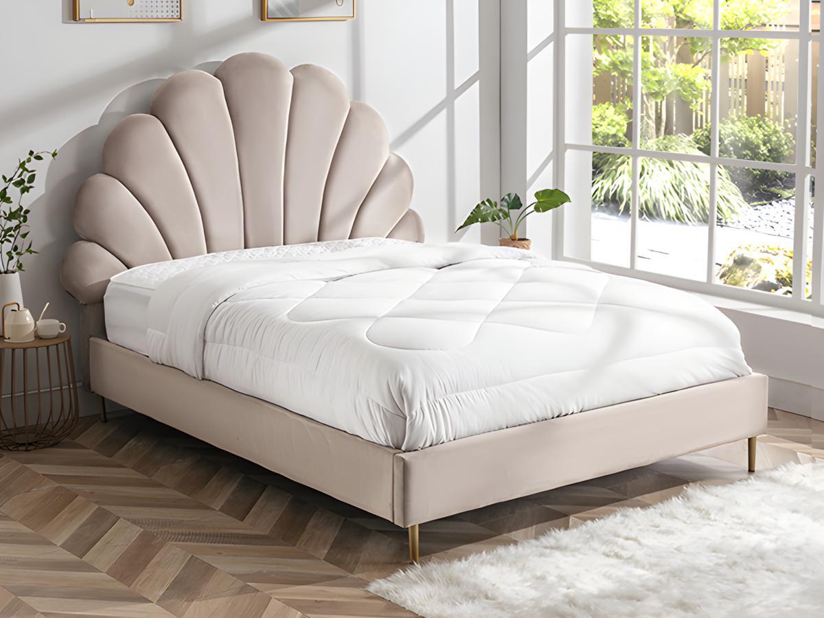 Vente-unique Bett mit Kopfteil in Muschelform + Matratze - 140 x 190 cm - Samt - Beige - LIVAYA  