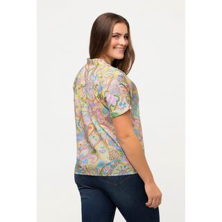 Ulla Popken  Blouse oversized. Décolleté en V et manches courtes. Imprimé floral. 