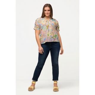 Ulla Popken  Blouse oversized. Décolleté en V et manches courtes. Imprimé floral. 