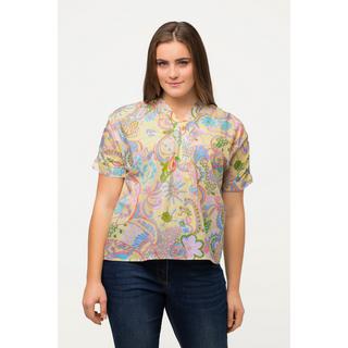 Ulla Popken  Blouse oversized. Décolleté en V et manches courtes. Imprimé floral. 