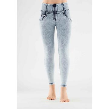 Jeans push-up WR.UP® a vita alta, in tessuto denim ecologico con strappi.