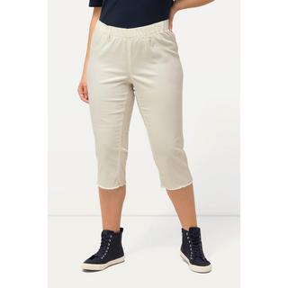 Ulla Popken  Pantaloni Capri a 7/8 modello Sienna in tessuto elasticizzato con orli sfrangiati e taglio della gamba aderente 