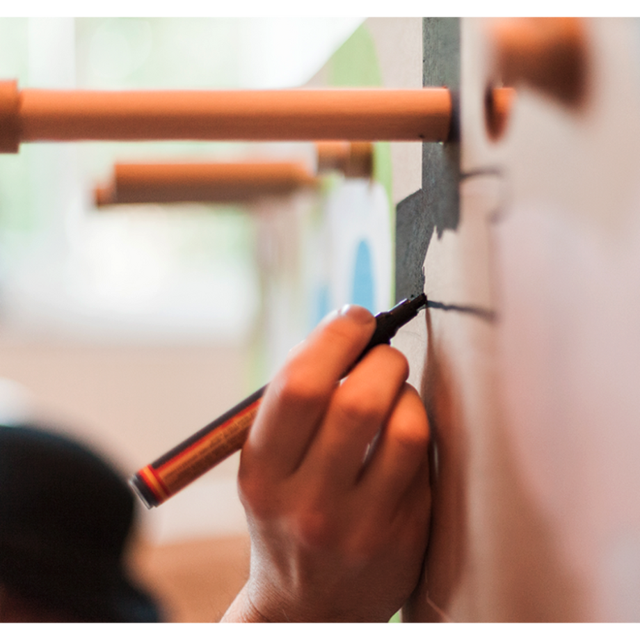 BINS AND BOXES  Table de baby-foot en carton 