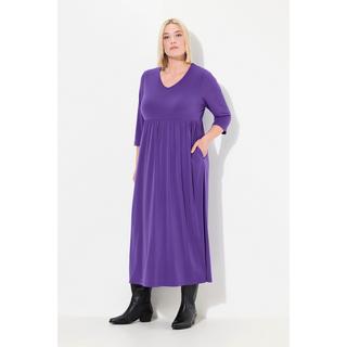 Ulla Popken  Robe en jersey coupe trapèze, avec décolleté en V et manches 3/4. Poches 