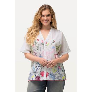 Ulla Popken  Blouse oversize avec broderies. Décolleté en V et manches courtes. 