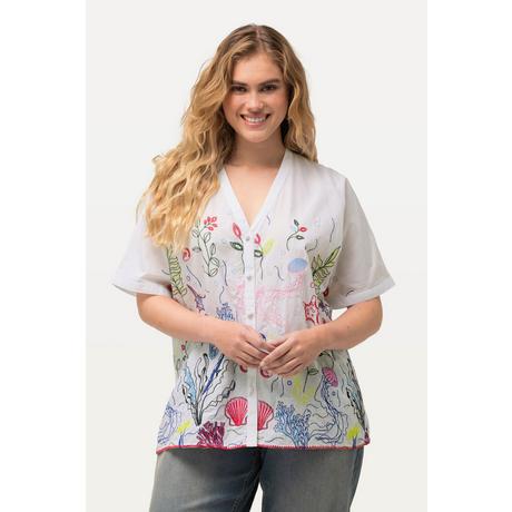 Ulla Popken  Blouse oversize avec broderies. Décolleté en V et manches courtes. 