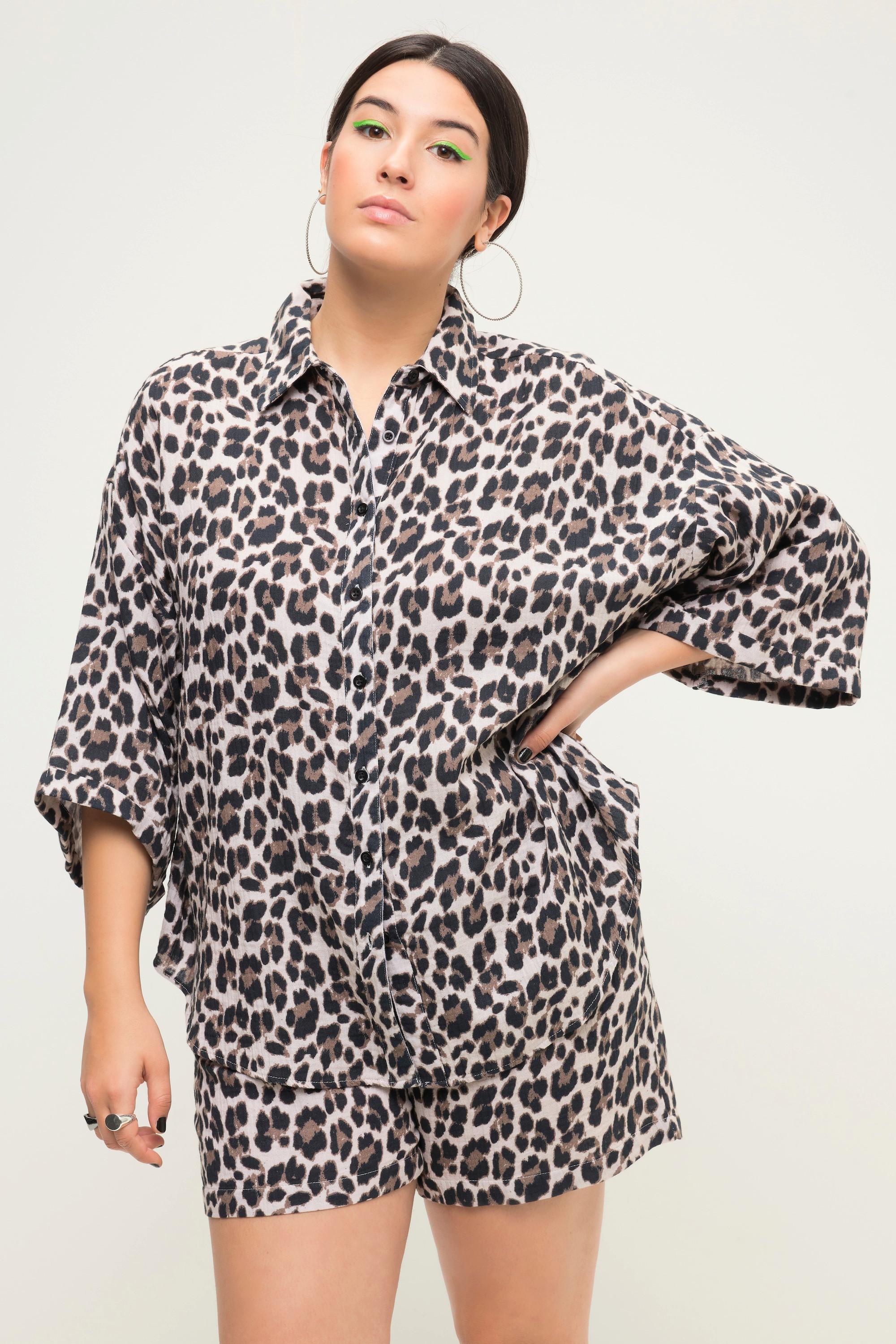 Studio Untold  Blusa dal taglio oversize in mussola con design leopardato, collo da camicia e mezze maniche 