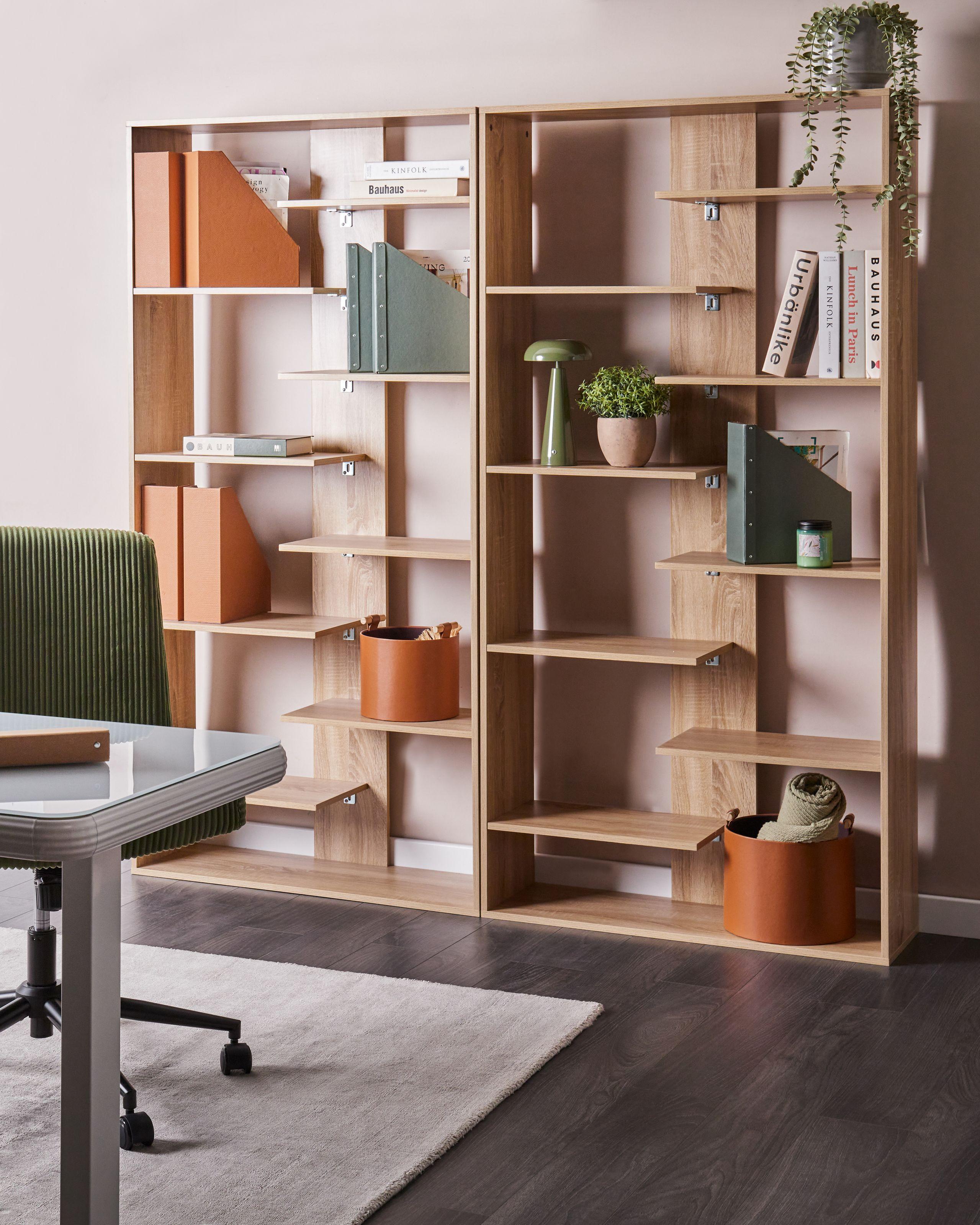 Beliani Bücherregal mit 8 Ebenen aus Faserplatte Skandinavisch FONTAS  