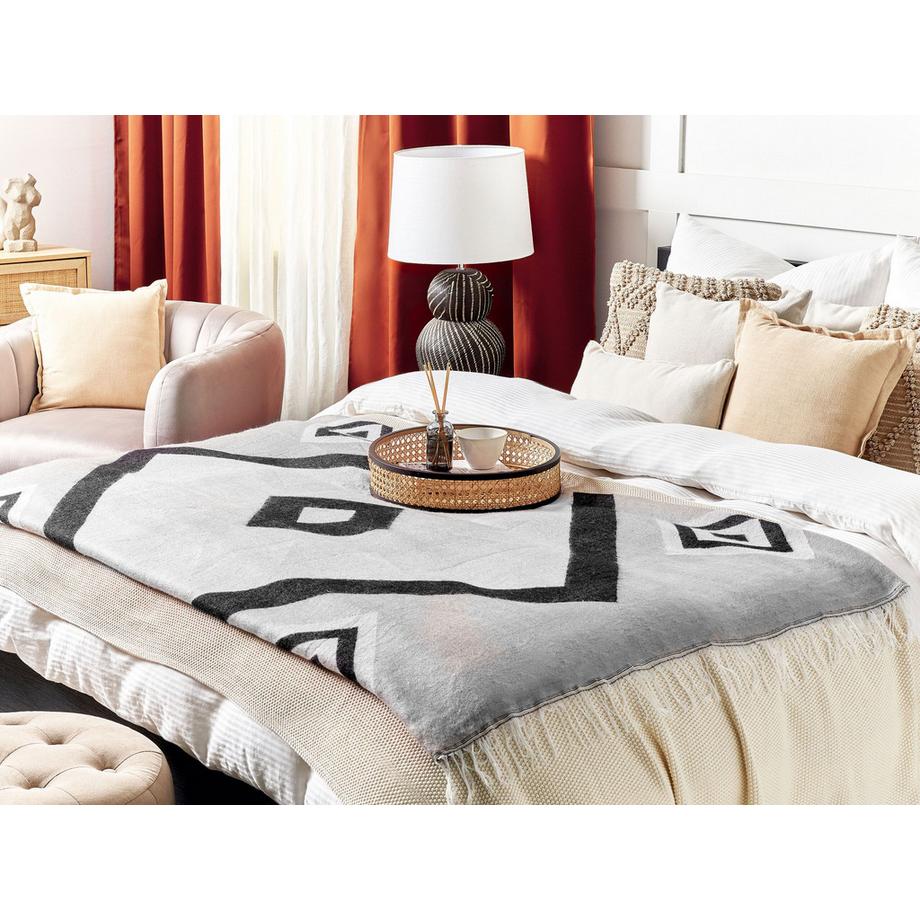 Beliani Kattike Boho Acryl Kuscheldecke  