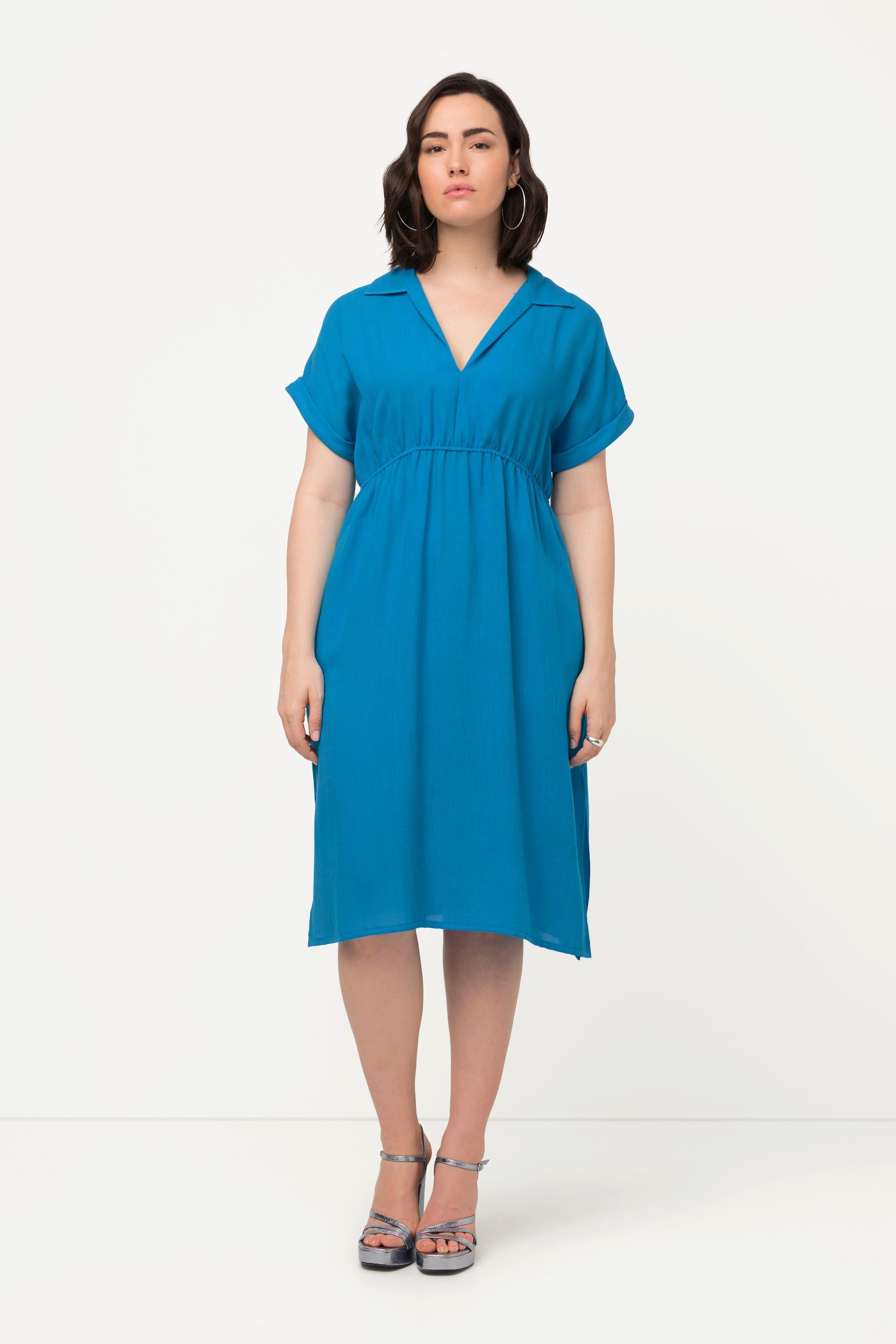 Ulla Popken  Robe à manches courtes. Col chemise, poches et col en V. 