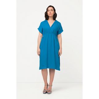 Ulla Popken  Robe à manches courtes. Col chemise, poches et col en V. 