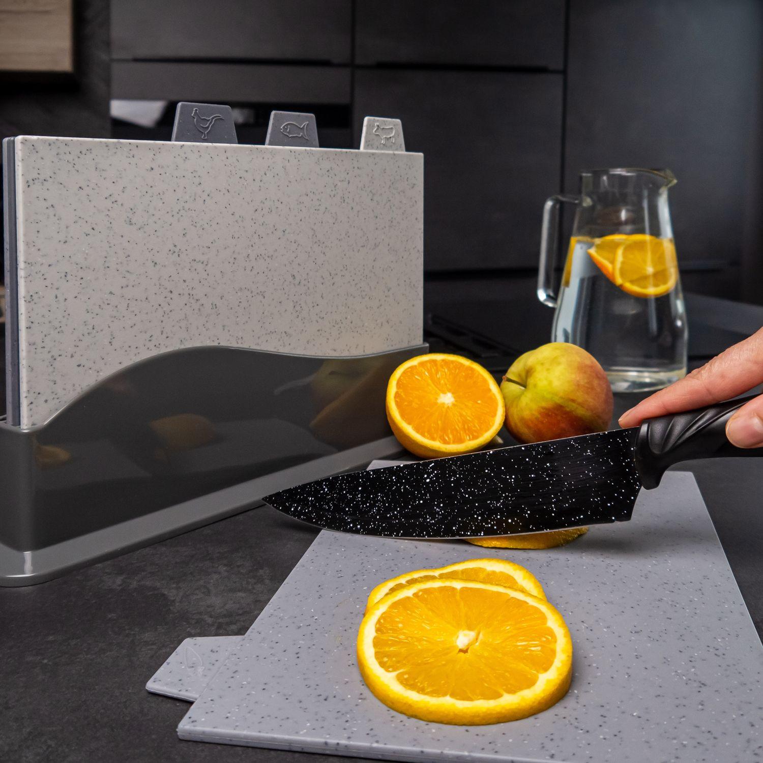 Intirilife Schneidebrett Set 5-teilig mit 4 Brettern und einer Halterung  