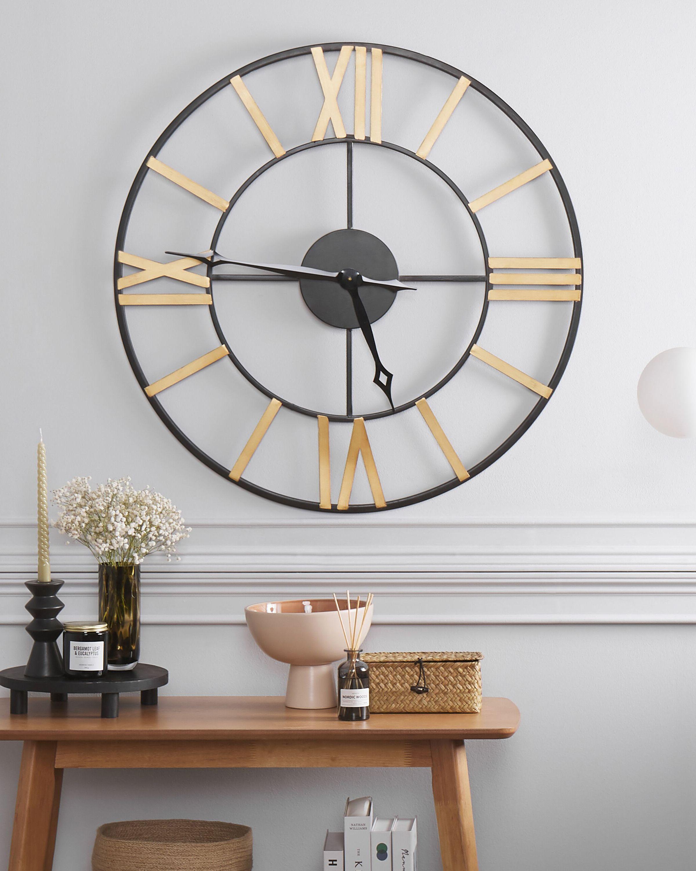 Beliani Wanduhr aus Eisen Klassisch VALSOT  