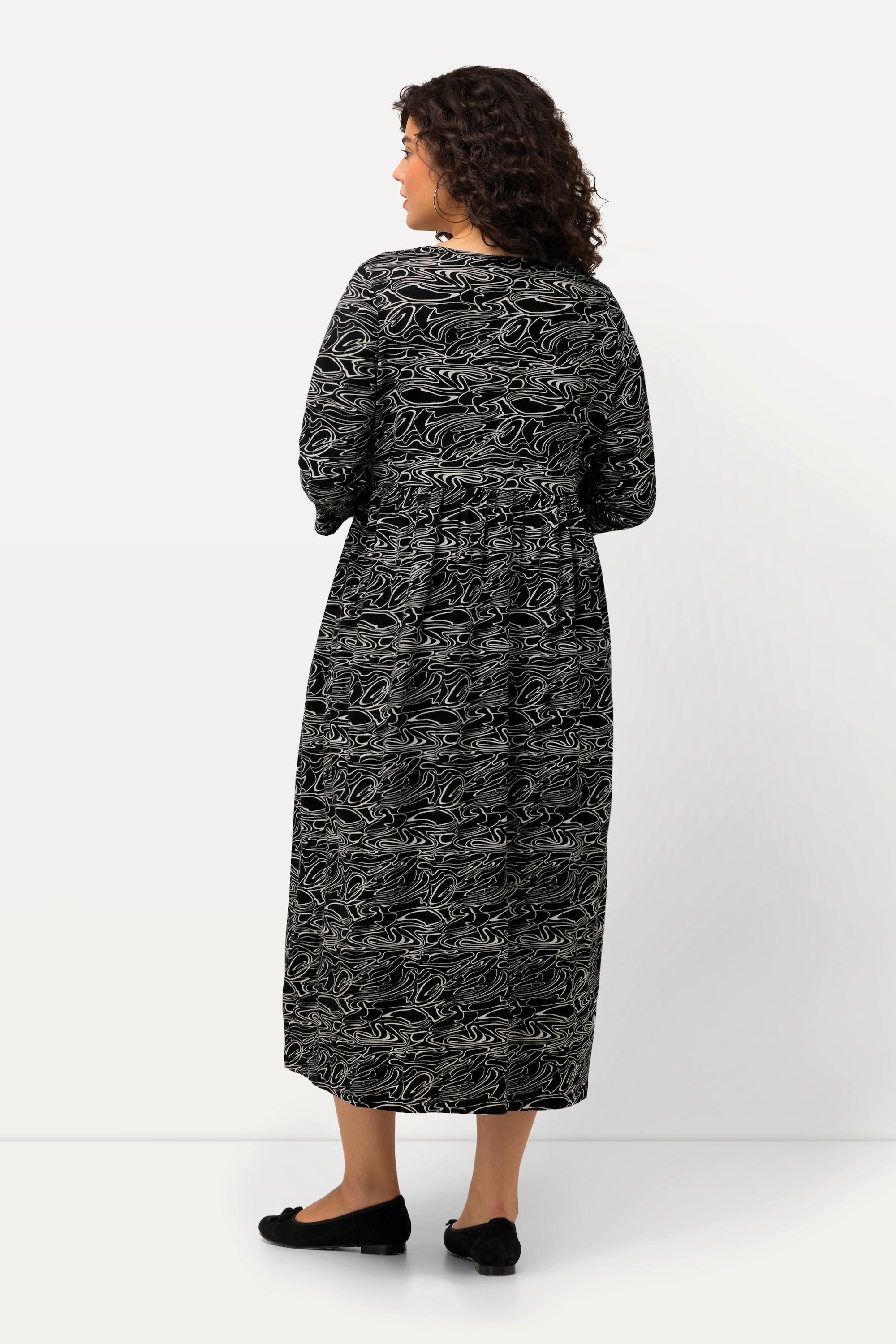 Ulla Popken  Robe en jersey, motif vagues. Encolure carrée et manches 3/4. Silhouette en A. 