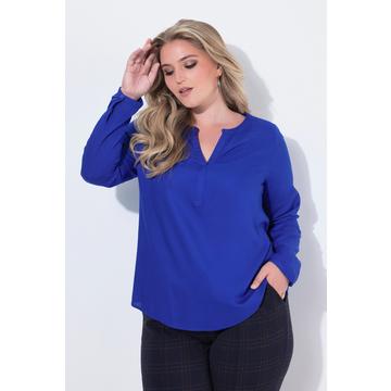 Tunica dal taglio svasato con pieghe decorative, scollo a girocollo e maniche lunghe