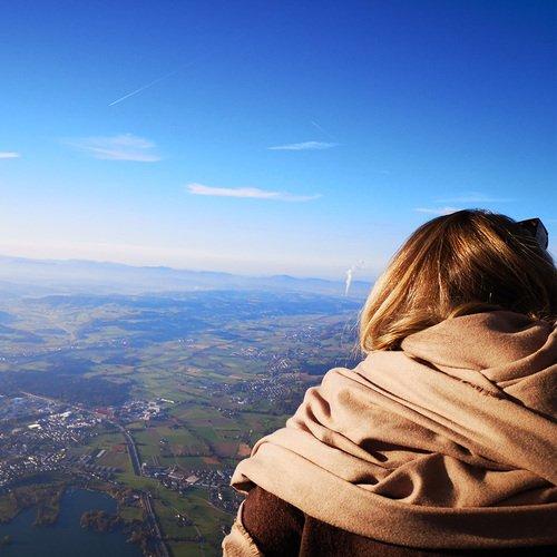 Geschenkidee  Vol en montgolfière au lac de Sempach avec photos & apéritif (pour 2 personnes) 