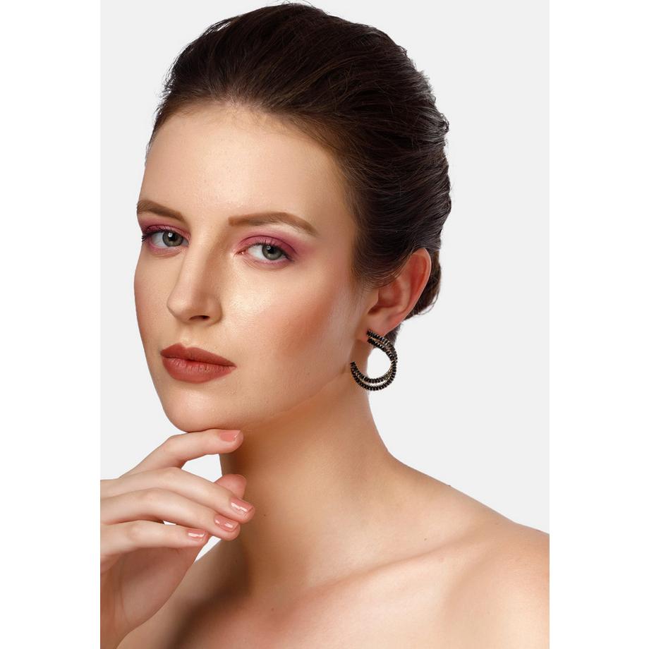 AVANT-GARDE PARIS  Diva Boucles d'oreilles cloutées double C 