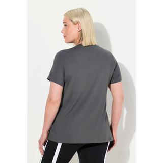 Ulla Popken  T-shirt technique, col en V et manches courtes, matière recyclée, coupe Classic Fit 