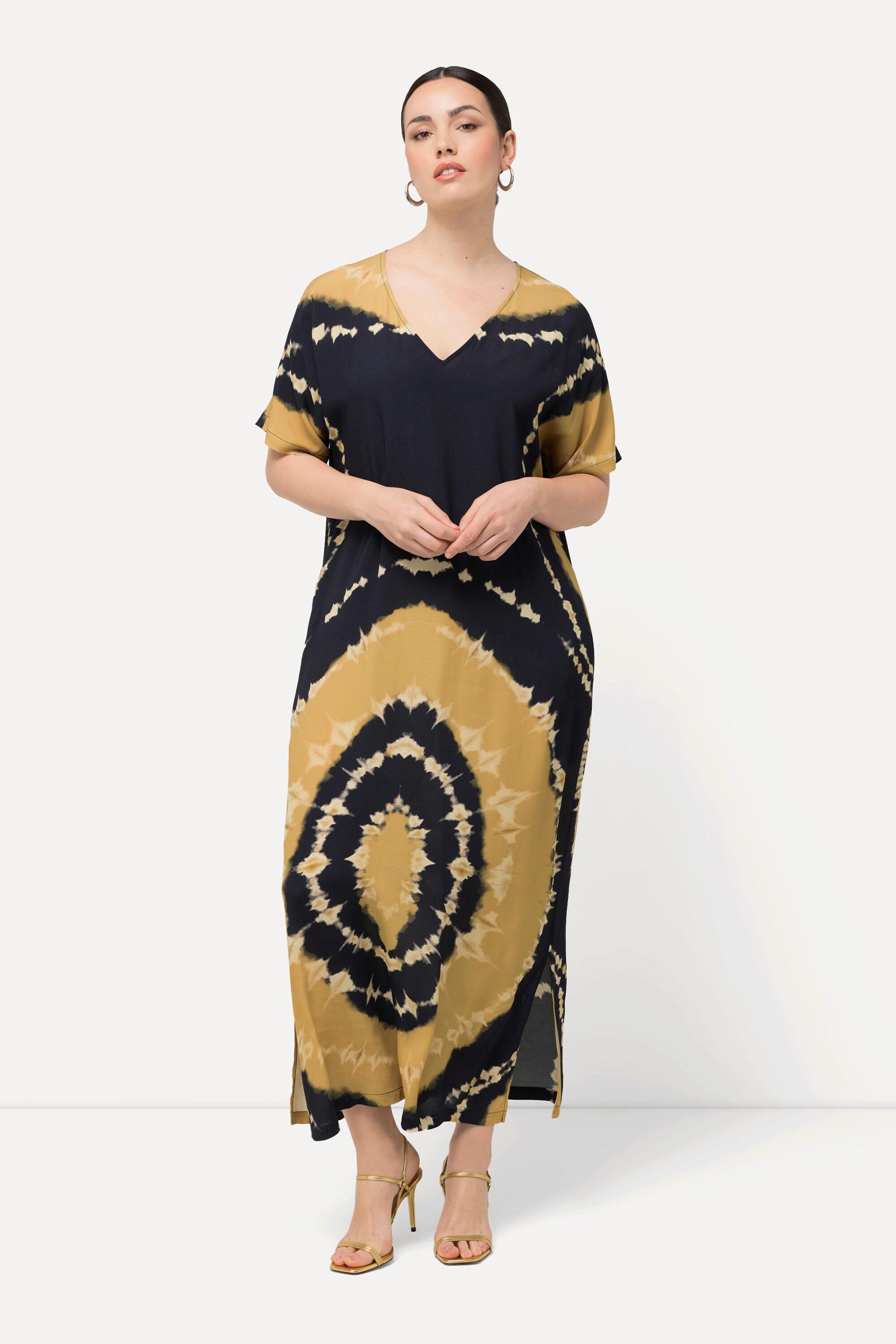 Ulla Popken  Robe maxi oversized à imprimé batik, avec décolleté en V et manches courtes 