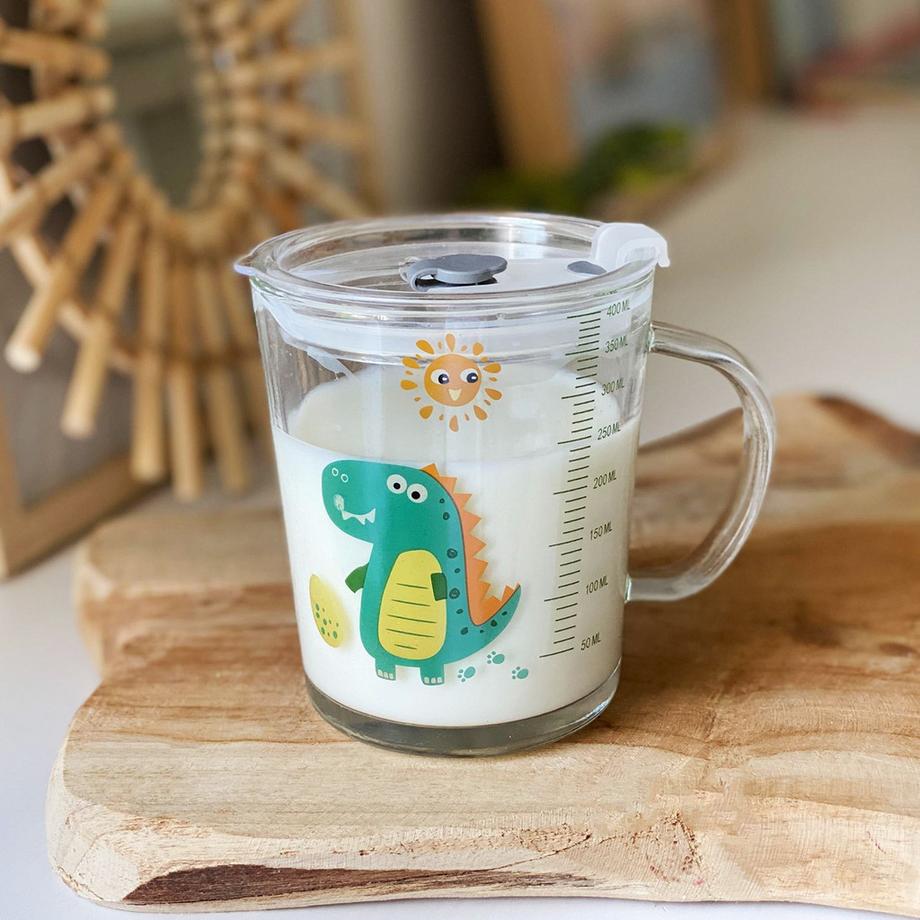 Intirilife Intirilife Verre à boire pour enfants transparent avec couvercle, échelle et paille avec design dinosaure  