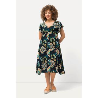 Ulla Popken  Robe midi avec manches courtes chauve-souris. Décolleté en V, esprit cache-cœur. 