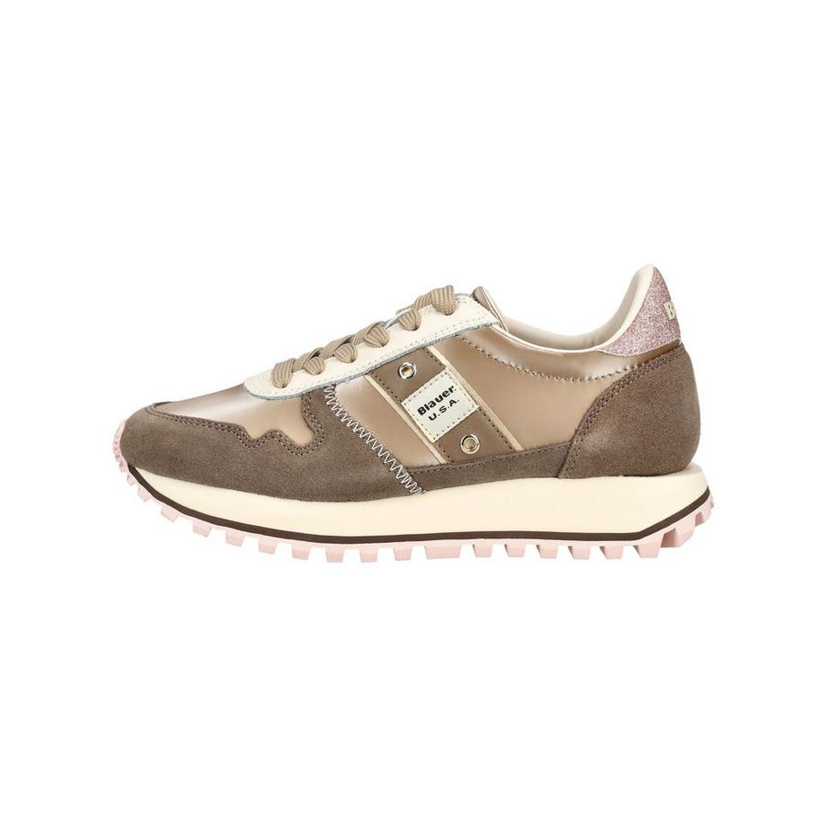 Blauer Sneaker au style rétro et accents modernes  
