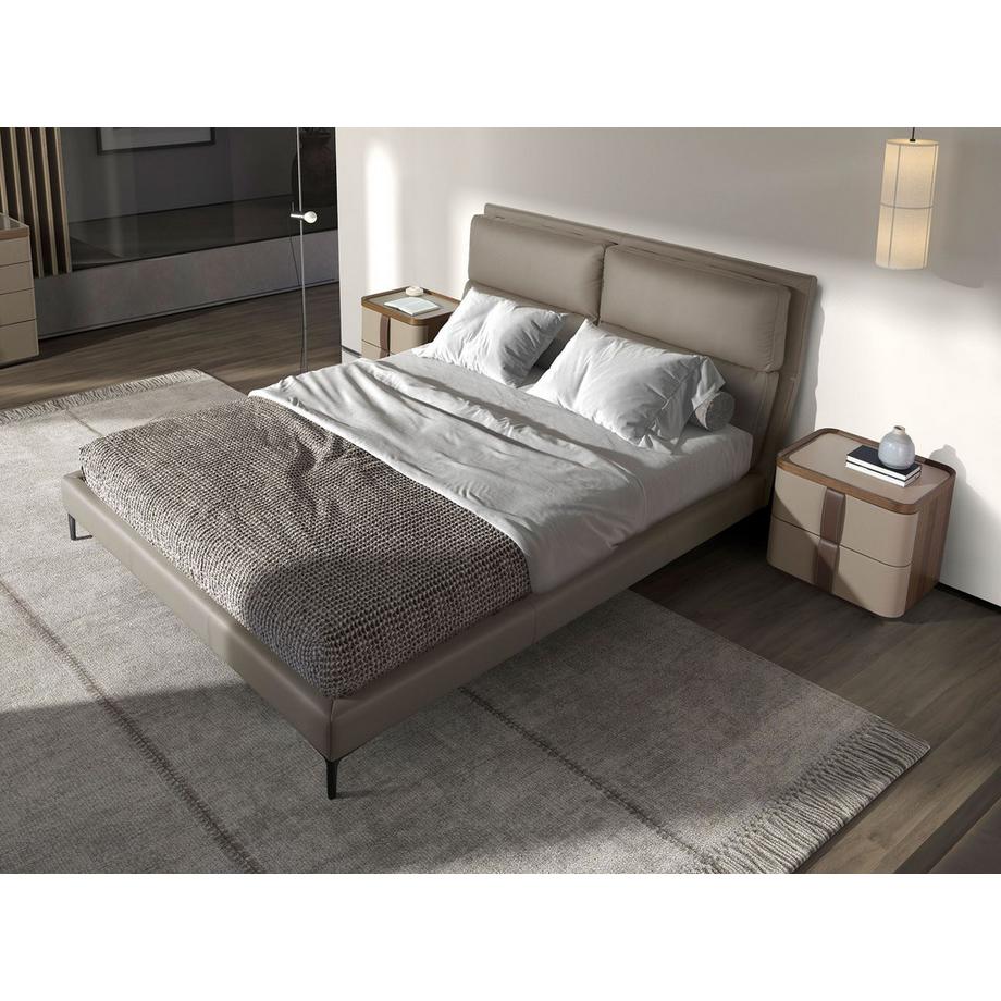 ANGEL CERDA Nerzfarbenes Kunstlederbett  