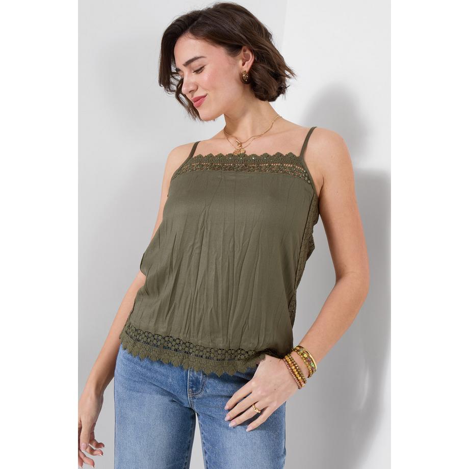 Verziertes Sommer-Cami mit Spitze und verstellbaren Trägern