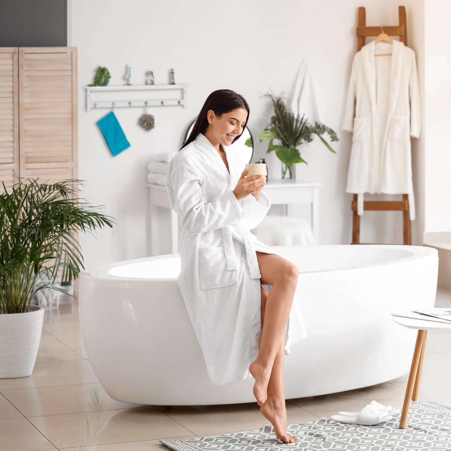 B2X Weißer Wandkleiderbügel mit Ablage  