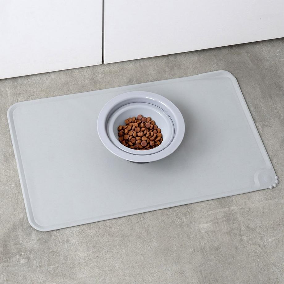 B2X  Tapis en silicone pratique pour gamelles pour chiens en gris 