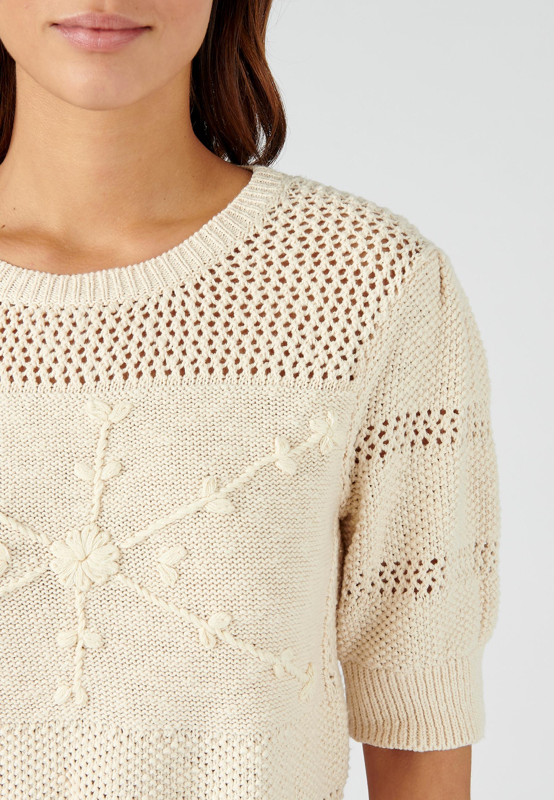 Damart  Pull maille effet crochet. 